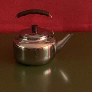 S/S Tea Kettle with lid, 2 cup
